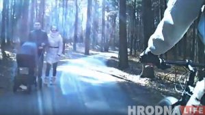 Рыбного места больше нет. На Немане спасатели распилили лед, чтобы рыбаки не утопились Рыбного места больше нет. На Немане спасатели распилили лед, чтобы рыбаки не утопились