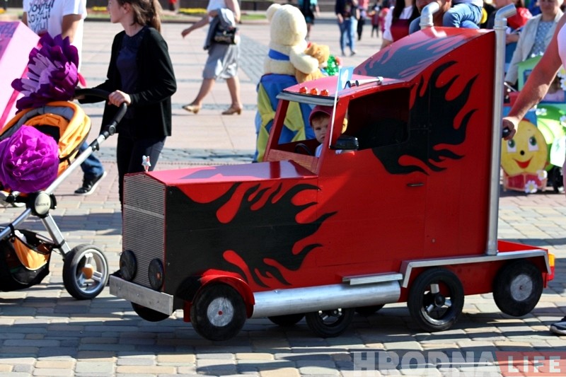 ФОТО: Традиционный парад детских колясок прошел в Гродно ФОТО: Традиционный парад детских колясок прошел в Гродно
