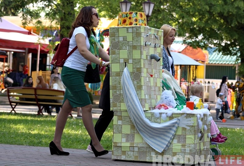 ФОТО: Традиционный парад детских колясок прошел в Гродно ФОТО: Традиционный парад детских колясок прошел в Гродно