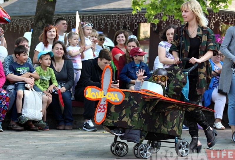 ФОТО: Традиционный парад детских колясок прошел в Гродно ФОТО: Традиционный парад детских колясок прошел в Гродно
