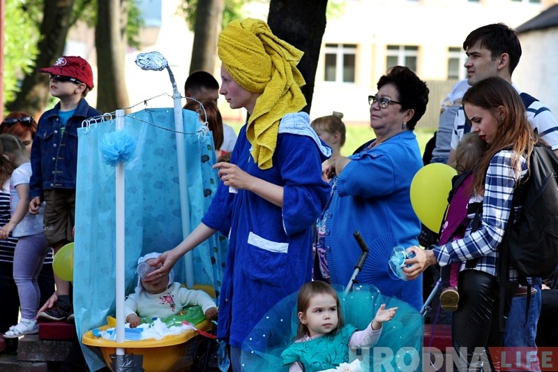ФОТО: Традиционный парад детских колясок прошел в Гродно ФОТО: Традиционный парад детских колясок прошел в Гродно