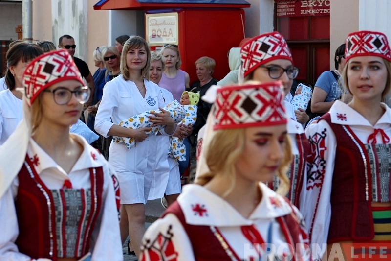ФОТО: Традиционный парад детских колясок прошел в Гродно ФОТО: Традиционный парад детских колясок прошел в Гродно