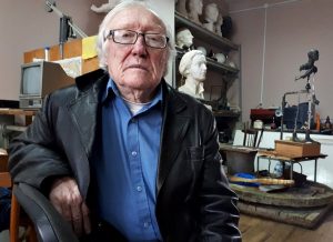 "Не только комиссарам надо памятники ставить". Гродненский скульптор ищет средства на бюст поэту Лейбе Найдус