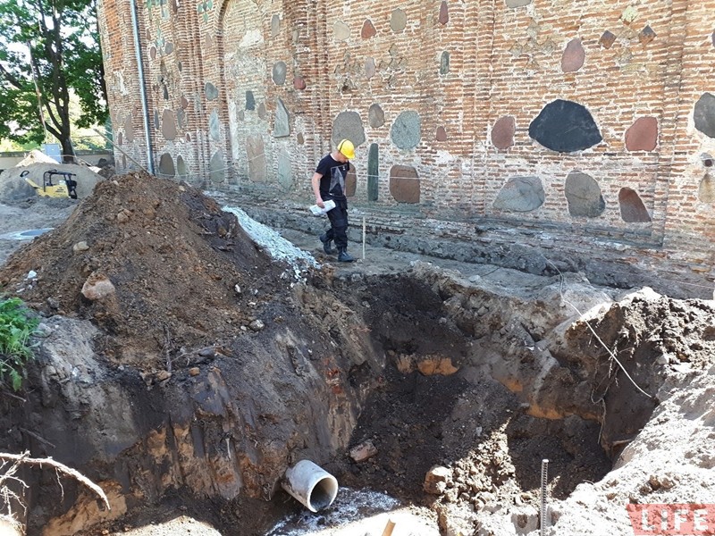 Во время земляных работ у Коложи попадаются захоронения людей Во время земляных работ у Коложи попадаются захоронения людей