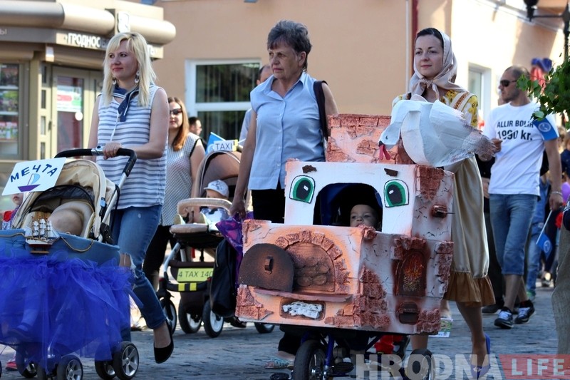 ФОТО: Традиционный парад детских колясок прошел в Гродно ФОТО: Традиционный парад детских колясок прошел в Гродно