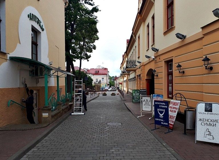 "Не только комиссарам надо памятники ставить". Гродненский скульптор ищет средства на бюст поэту Лейбе Найдус
