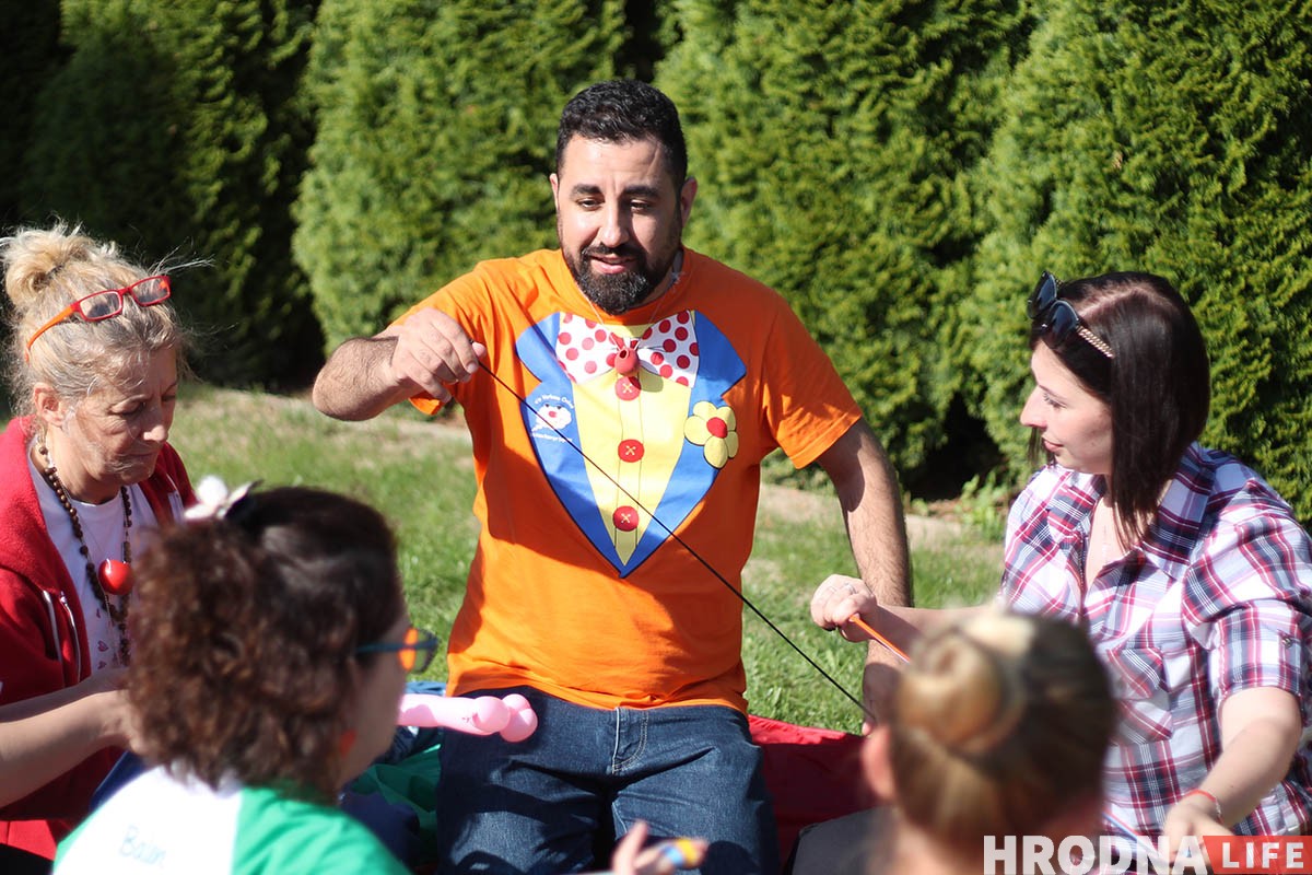 Смех лечит. Итальянцы учат гродненцев быть больничными клоунами Смех лечит. Итальянцы учат гродненцев быть больничными клоунами