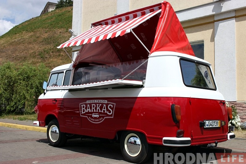 "Купили в деревне фургон и вложили $ 8000". Фуд-трак "Barkas" появился в Гродно "Купили в деревне фургон и вложили $ 8000". Фуд-трак "Barkas" появился в Гродно