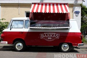 "Купили в деревне фургон и вложили $ 8000". Фуд-трак "Barkas" появился в Гродно