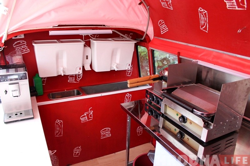 "Купили в деревне фургон и вложили $ 8000". Фуд-трак "Barkas" появился в Гродно "Купили в деревне фургон и вложили $ 8000". Фуд-трак "Barkas" появился в Гродно