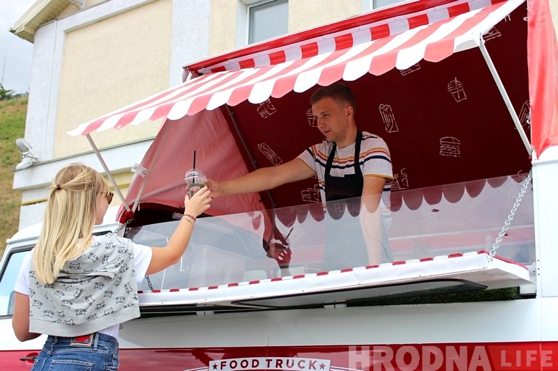 "Купили в деревне фургон и вложили $ 8000". Фуд-трак "Barkas" появился в Гродно "Купили в деревне фургон и вложили $ 8000". Фуд-трак "Barkas" появился в Гродно