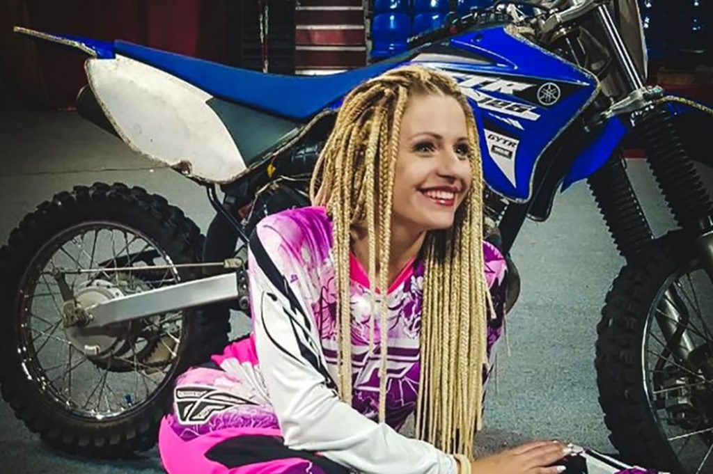Девушка-мотокаскадер: «Стала выполнять смертельные трюки на мотоцикле, потому что безумно влюбилась»