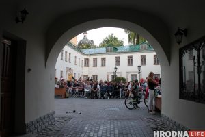 «Утвердили охранную зону и сразу же решили сносить». Новый Свет может лишиться очередного символа Фестиваль в дворике музея истории религии.