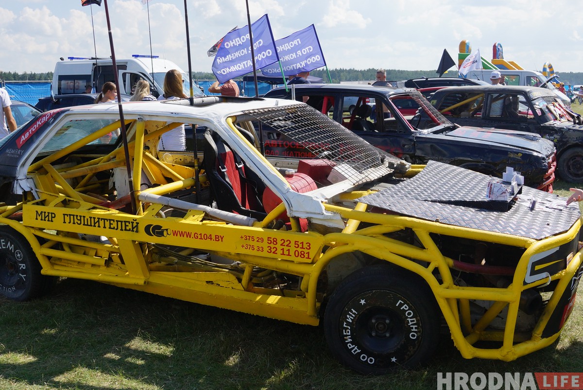 SunDay 2018: Гродненцы хвалили машины, соревновались в конкурсах и делали селфи (фото) SunDay 2018: Гродненцы хвалили машины, соревновались в конкурсах и делали селфи (фото)