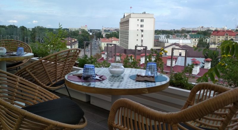 Старый город как на ладони: на крыше ТД «Неман» открылась смотровая площадка и кафе