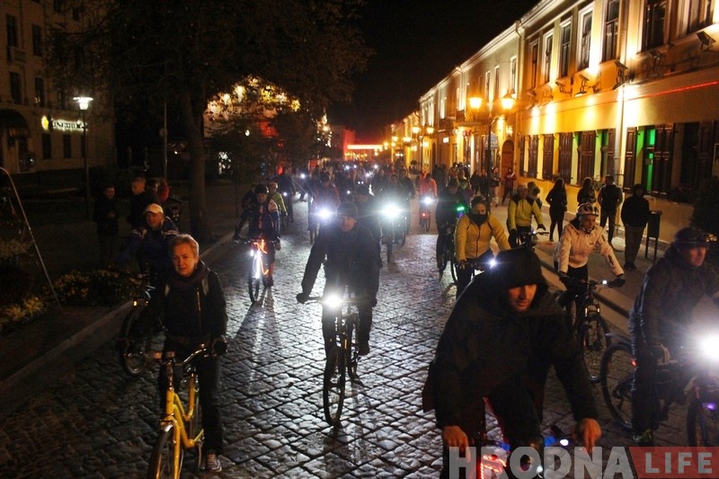"ВелоГродно" 5 лет: сотни гродненцев на велосипедах осветили улицы города "ВелоГродно" 5 лет: сотни гродненцев на велосипедах осветили улицы города