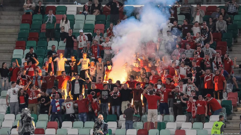 Кричалку «Хто ня скача, той м…ль!» в Беларуси признали экстремистской. За нее будут штрафовать или арестовывать Кричалку «Хто ня скача, той м…ль!» в Беларуси признали экстремистской. За нее будут штрафовать или арестовывать