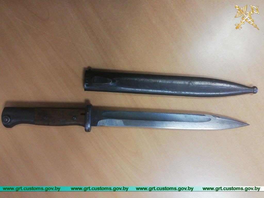Беларус хотел провезти через границу немецкий штык-нож конца XIX века