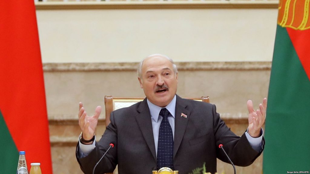 Лукашенко назвал Октябрьскую революцию «праздником мира и прав человека». А как на самом деле?