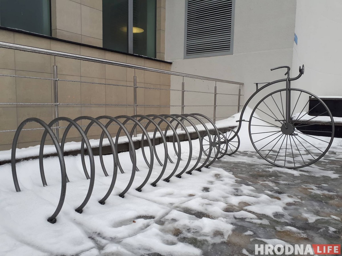Смотрите, какая велопарковка появилась у филармонии. Это символ "ВелоГродно"? Смотрите, какая велопарковка появилась у филармонии. Это символ "ВелоГродно"?
