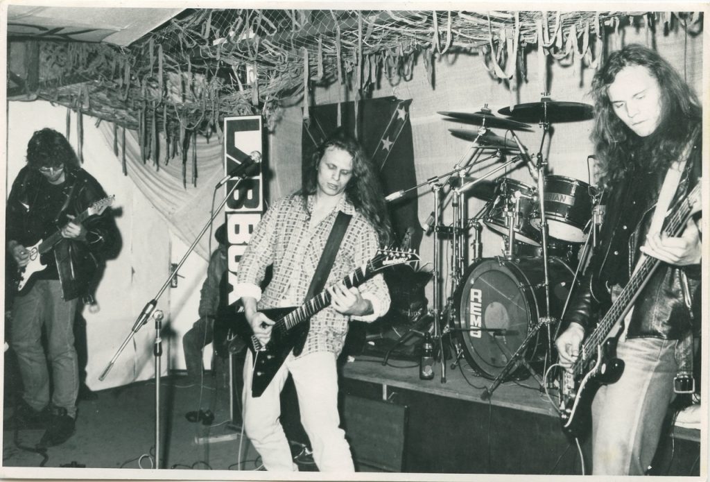 Смотрите, как в Гродно проходили рок-концерты в 90-х