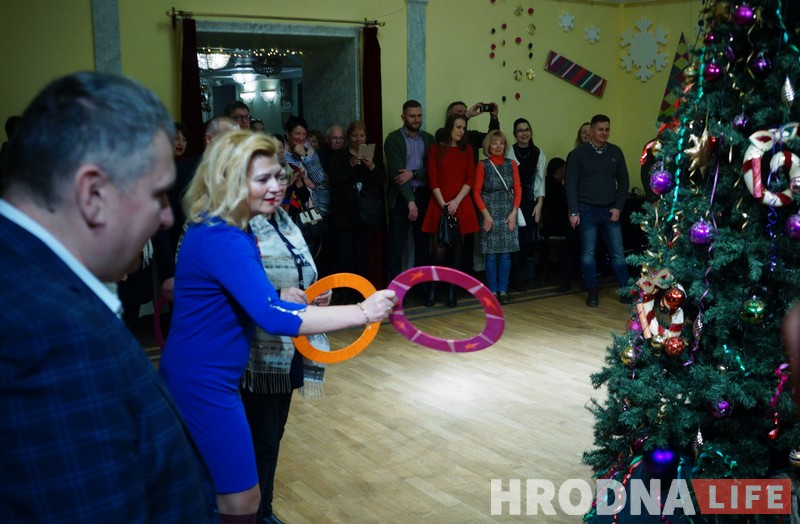 «Захотелось остаться» Литовские туристы отпраздновали Старый Новый год вместе с гродненцами в театре кукол «Захотелось остаться» Литовские туристы отпраздновали Старый Новый год вместе с гродненцами в театре кукол