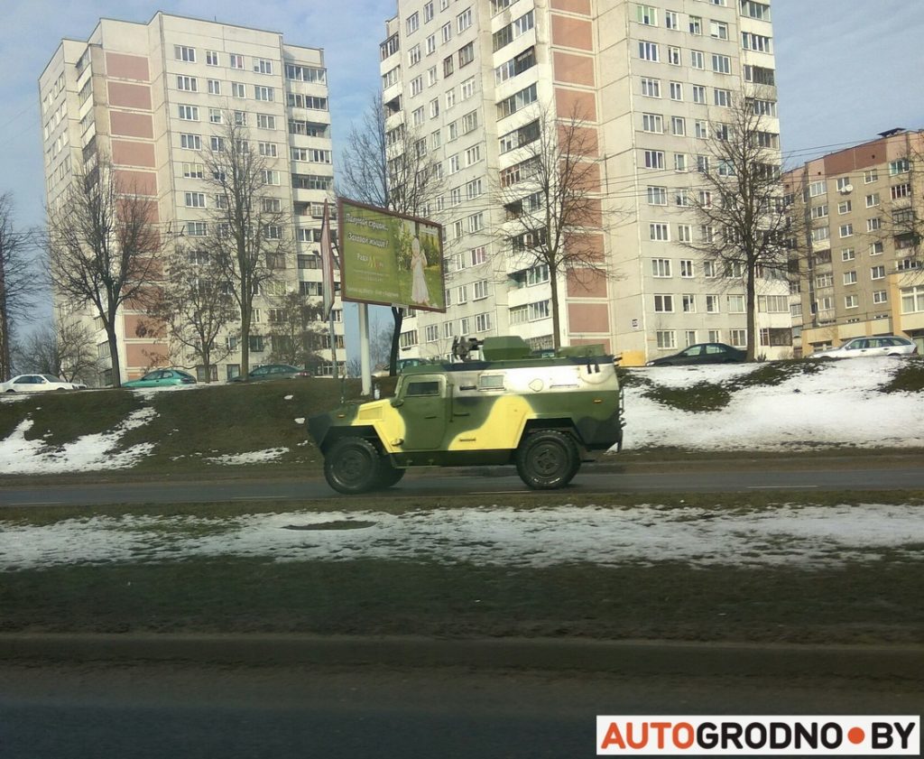 Фотофакт: по Гродно ездит бронированный Dajiang – "Великий генерал"