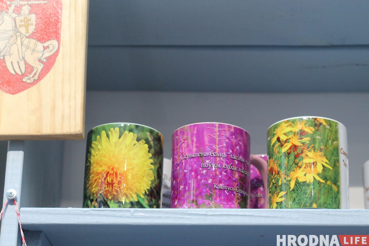 В гродненском магазине появились кружки с растениями и цитатами белорусских писателей В гродненском магазине появились кружки с растениями и цитатами белорусских писателей