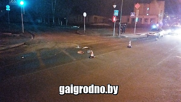 Видео: в Лиде сбили девушку, у нее ушибы и переломы Видео: в Лиде сбили девушку, у нее ушибы и переломы