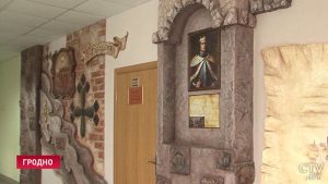 В гродненской гимназии создают масштабное "панно времени" с символами города В гродненской гимназии создают масштабное "панно времени" с символами города