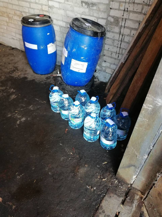 300 литров спирта вёз в тайнике автомобиля житель Гродненской области 300 литров спирта вёз в тайнике автомобиля житель Гродненской области