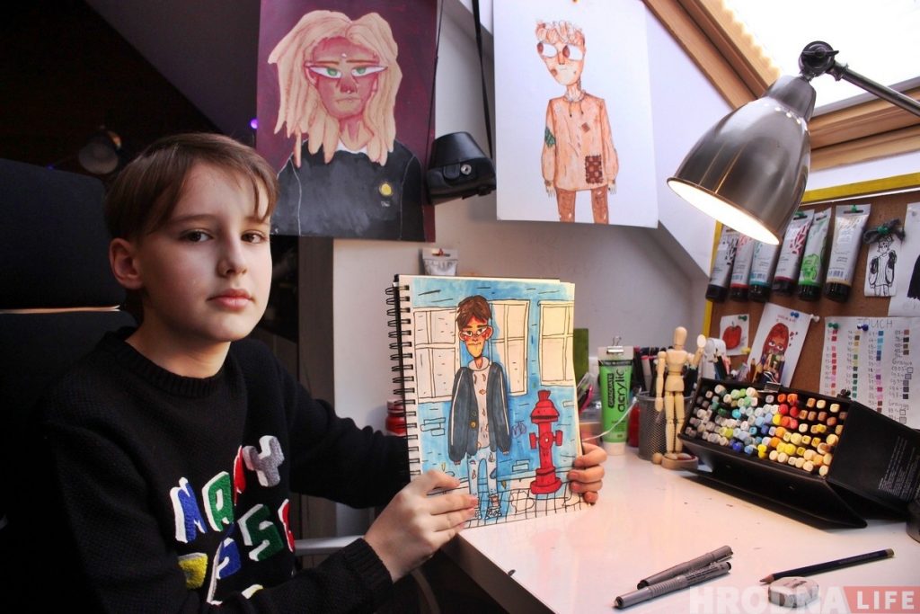 "Хочу быть иллюстратором". 9-летний гродненец удивляет всех своими стильными рисунками