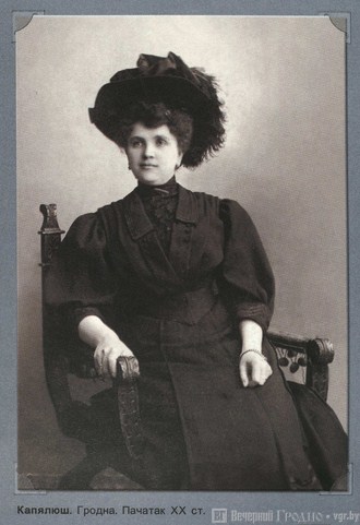 Стягивали талию корсетом и не носили бельё: какой была гродненская мода 100 лет назад Стягивали талию корсетом и не носили бельё: какой была гродненская мода 100 лет назад