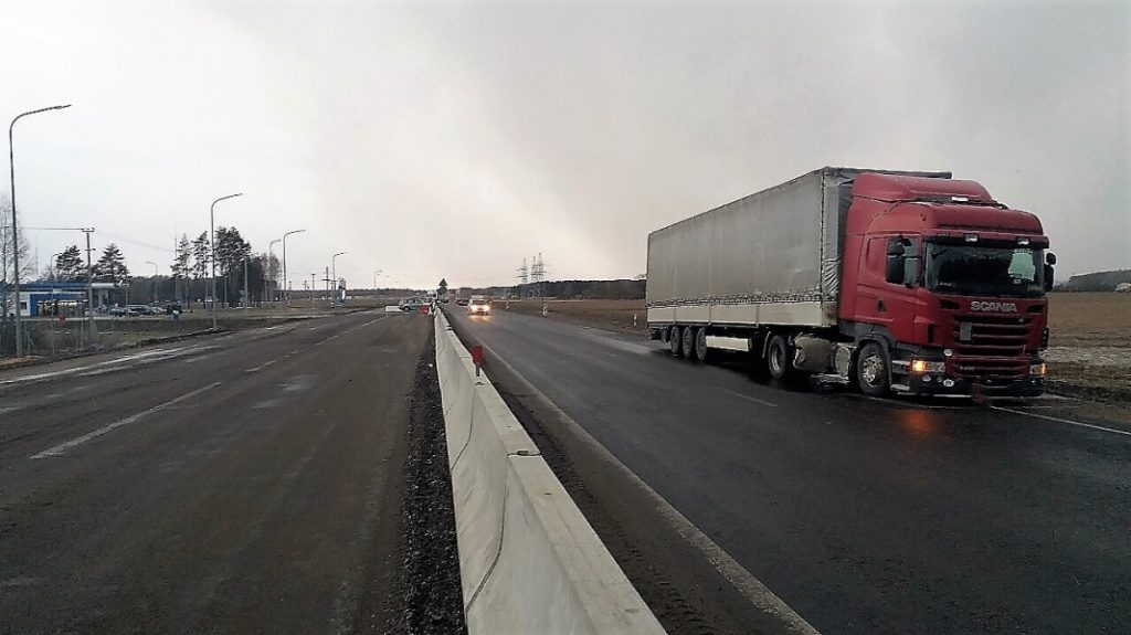 В Лидском районе столкнулись автомобиль и грузовик