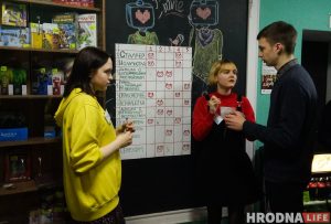 Девушка с пограничным расстройством, транс-парень и еще 8 «захватывающих томов». Люди-книги рассказали свои истории