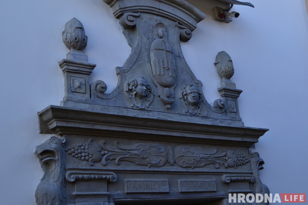 Древние иконы и лямус без единого гвоздя. На экскурсию о наследии бригиток в Гродно пришли больше сотни гродненцев Древние иконы и лямус без единого гвоздя. На экскурсию о наследии бригиток в Гродно пришли больше сотни гродненцев