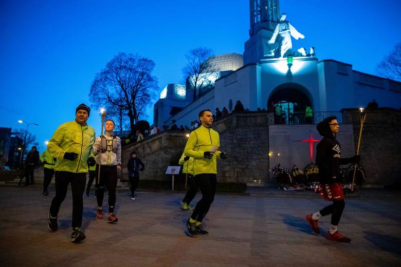 В Белостоке прошел Беговой Крестный Путь: верующие пробежали почти 20 км под руководство капеллана "Ягеллонии" В Белостоке прошел Беговой Крестный Путь: верующие пробежали почти 20 км под руководство капеллана "Ягеллонии"