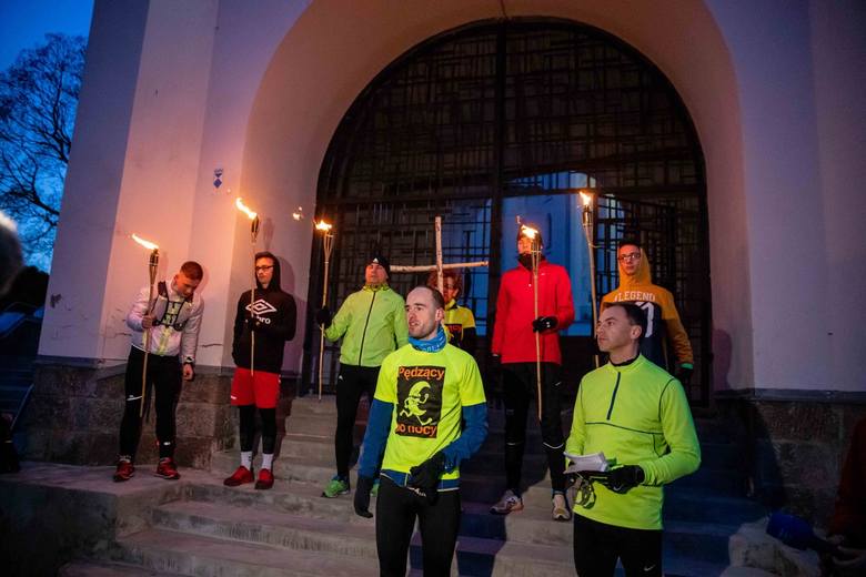 В Белостоке прошел Беговой Крестный Путь: верующие пробежали почти 20 км под руководство капеллана "Ягеллонии" В Белостоке прошел Беговой Крестный Путь: верующие пробежали почти 20 км под руководство капеллана "Ягеллонии"