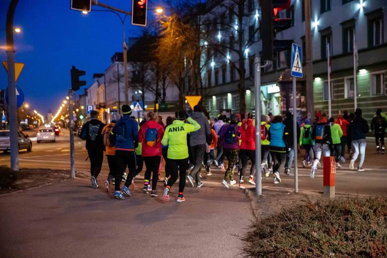 В Белостоке прошел Беговой Крестный Путь: верующие пробежали почти 20 км под руководство капеллана "Ягеллонии" В Белостоке прошел Беговой Крестный Путь: верующие пробежали почти 20 км под руководство капеллана "Ягеллонии"