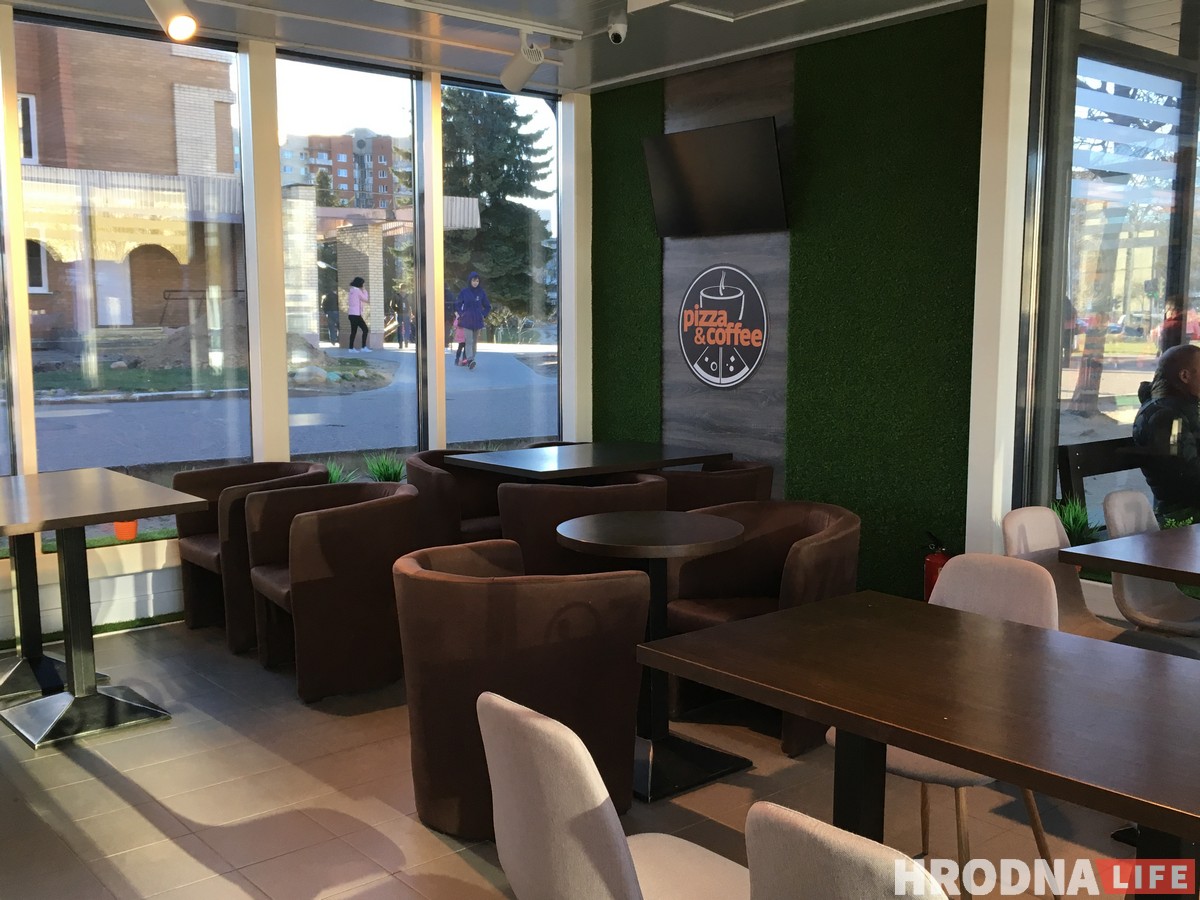 В Гродно автобусная остановка превратилась в пиццерию В Гродно автобусная остановка превратилась в пиццерию