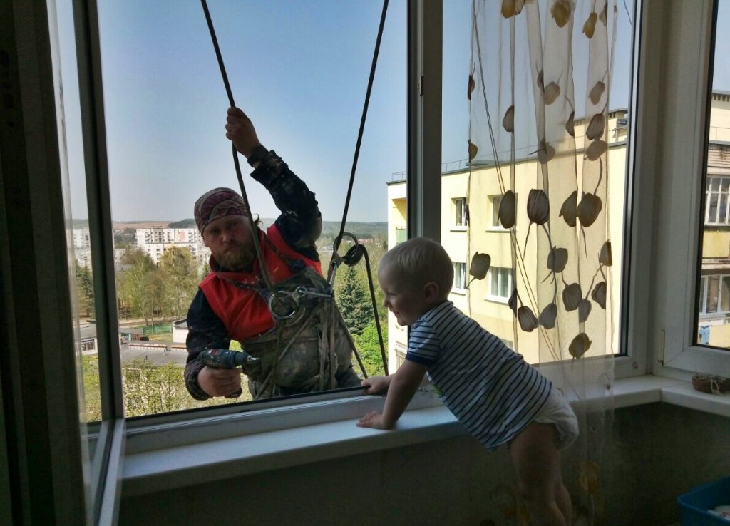 Промышленный альпинист из Гродно через Instagram рассказывает о работе и курьезах на высоте