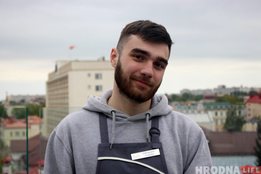 «Героем себя не чувствую». Официант спас гродненца, который хотел спрыгнуть с крыши универмага