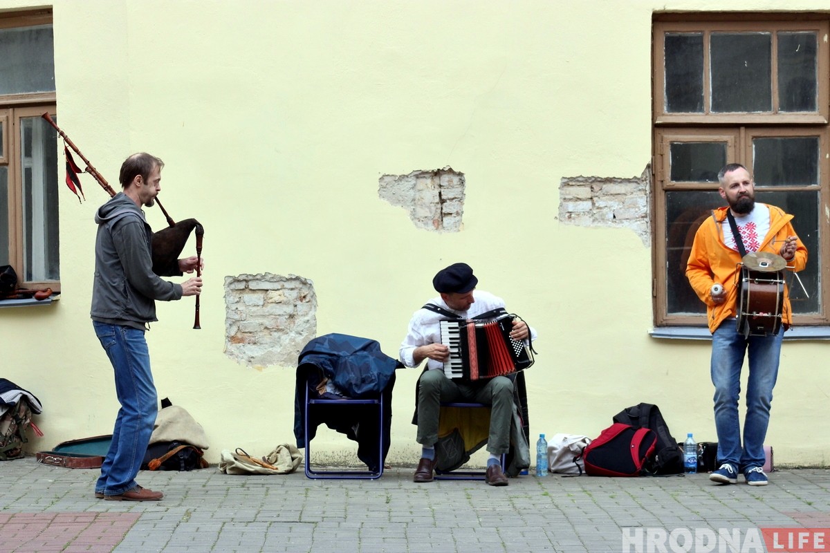 Белорусская музыка и танцы: в центре Гродно вновь оживает дворик Белорусская музыка и танцы: в центре Гродно вновь оживает дворик