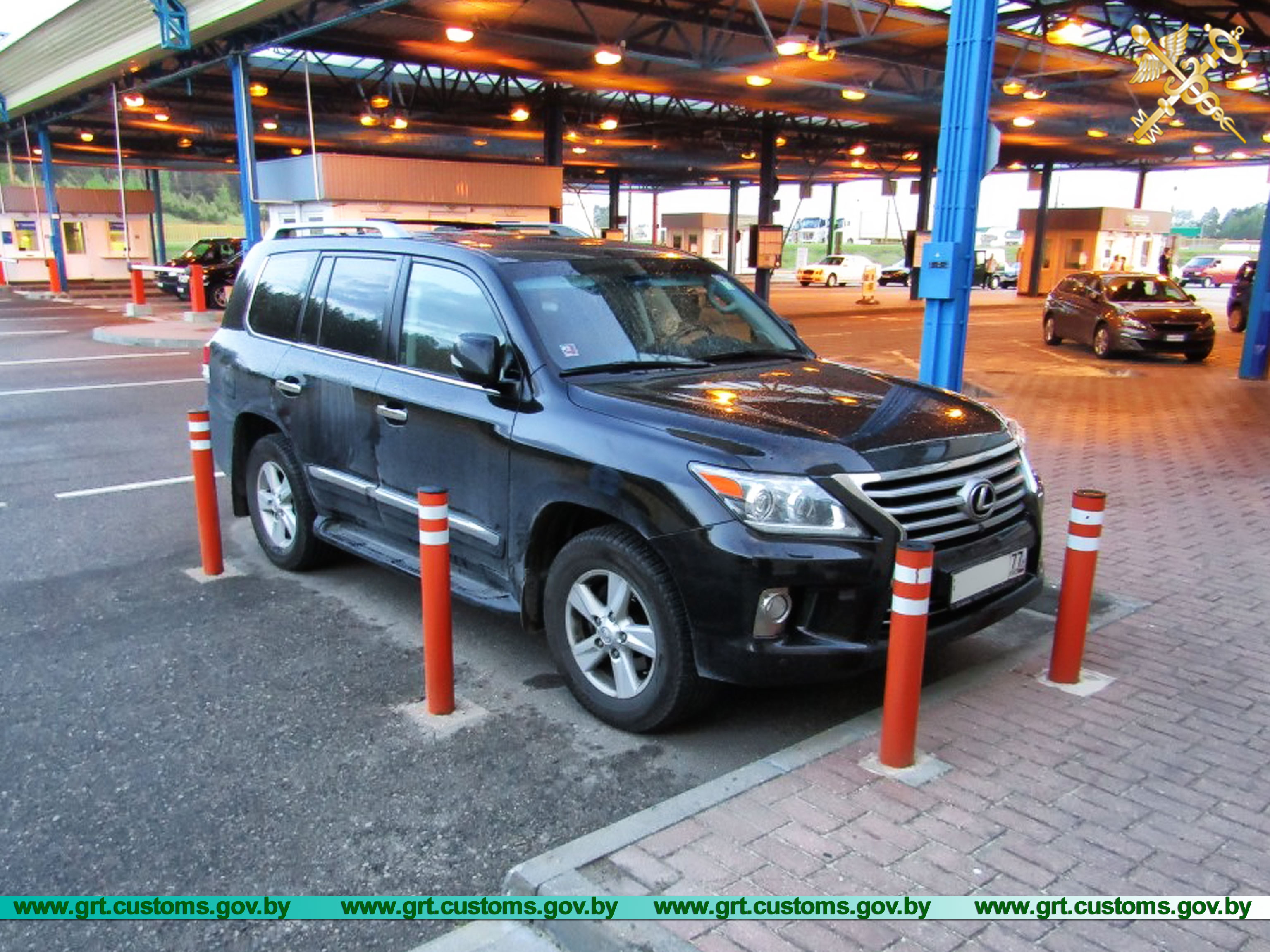 Огнестрельное оружие и партию антиквариата изъяли гродненские таможенники у россиянина на белорусско-польской границе Огнестрельное оружие и партию антиквариата изъяли гродненские таможенники у россиянина на белорусско-польской границе