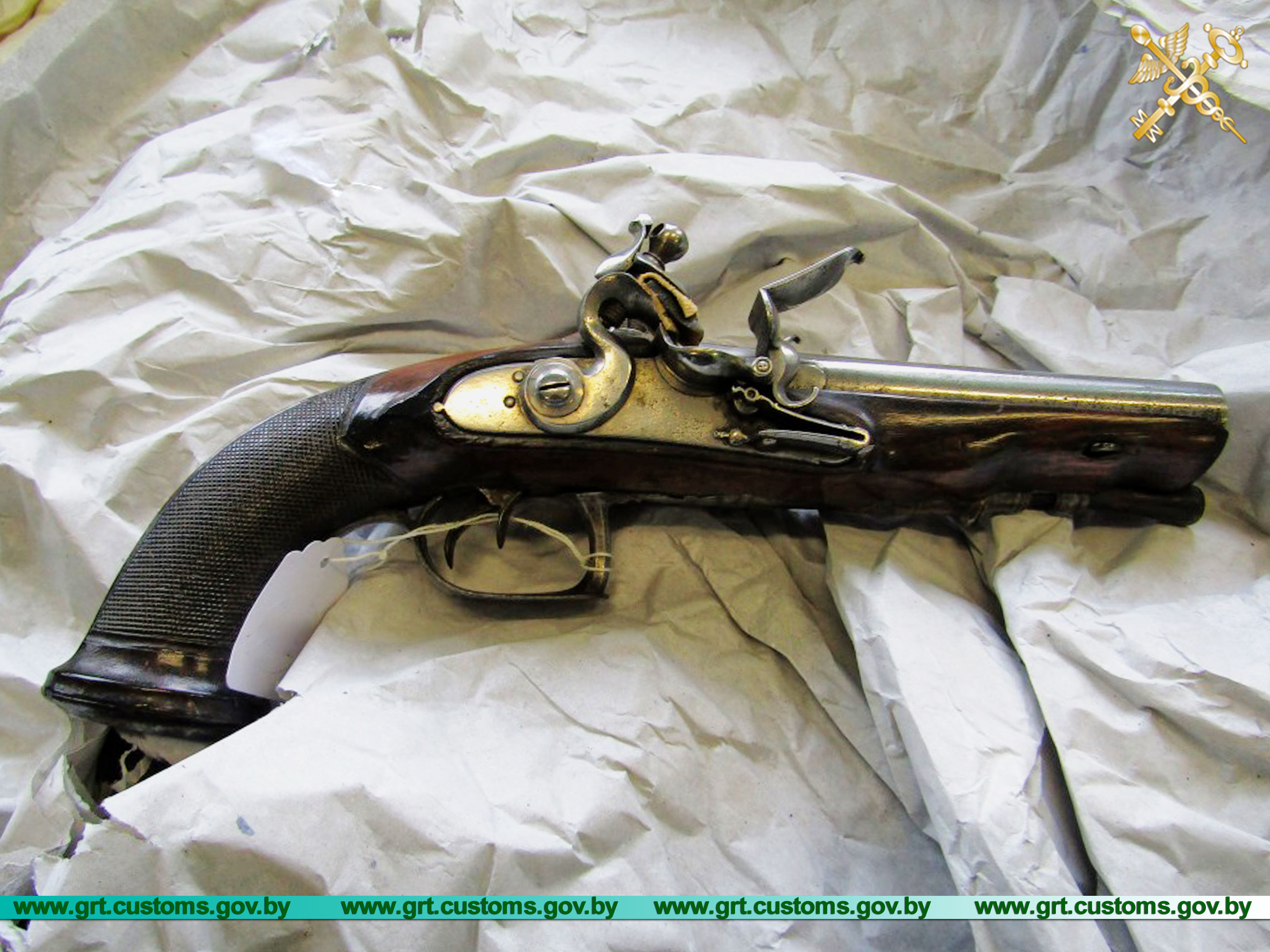 Огнестрельное оружие и партию антиквариата изъяли гродненские таможенники у россиянина на белорусско-польской границе Огнестрельное оружие и партию антиквариата изъяли гродненские таможенники у россиянина на белорусско-польской границе