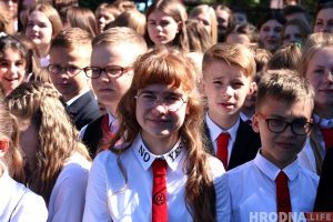В гродненских школах прозвенел последний звонок Выпускной в гродненской школе, 2019 год. Фото: Hrodna.life