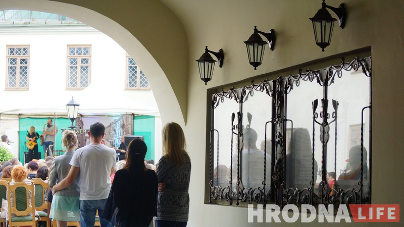 “Сломалась клавиша? Эту ноту пой!” В Гродно открыли новый сезон джазовых историй “Сломалась клавиша? Эту ноту пой!” В Гродно открыли новый сезон джазовых историй