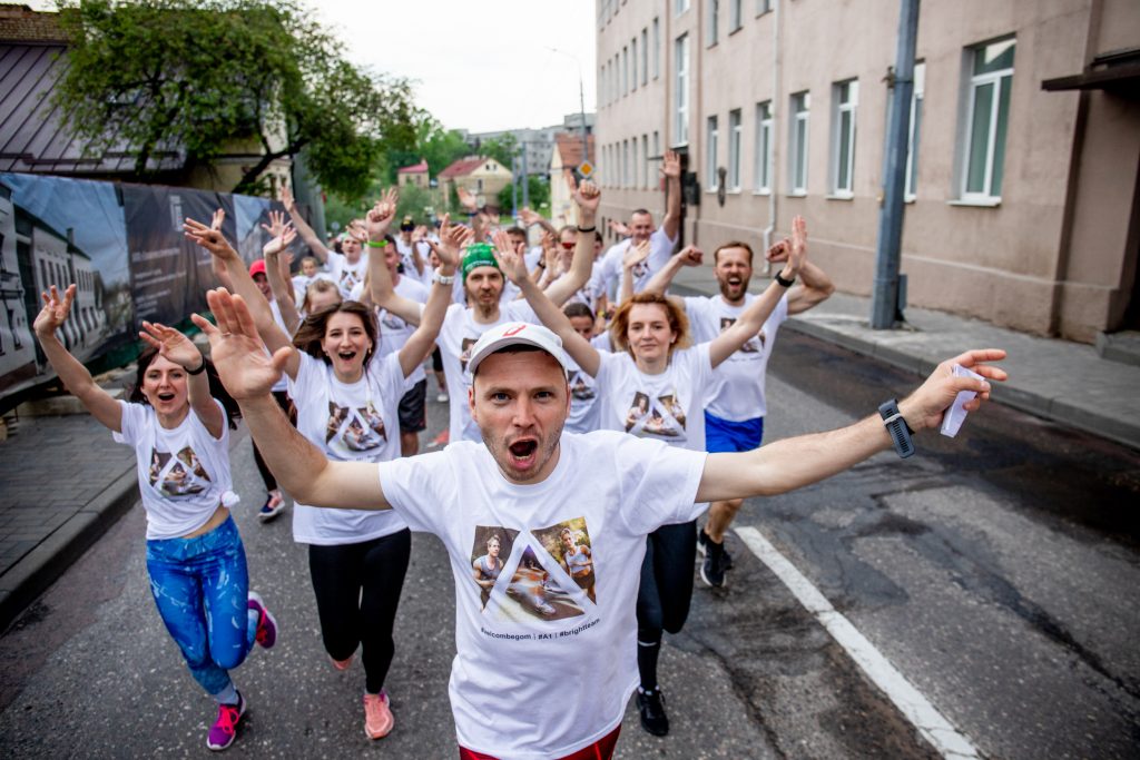 Благотворительные «Европейские забеги» #velcombegom проходят в Гродненской области вместе с эстафетой «Пламя мира»