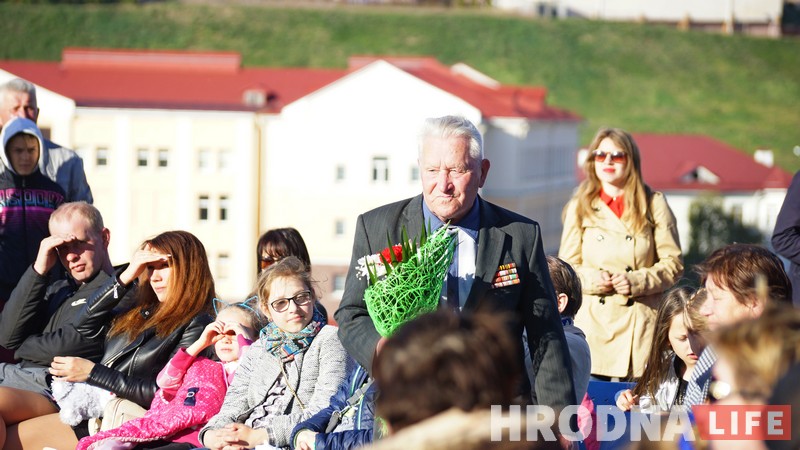 Сезон концертов у ротонды открыли ко Дню Победы Сезон концертов у ротонды открыли ко Дню Победы