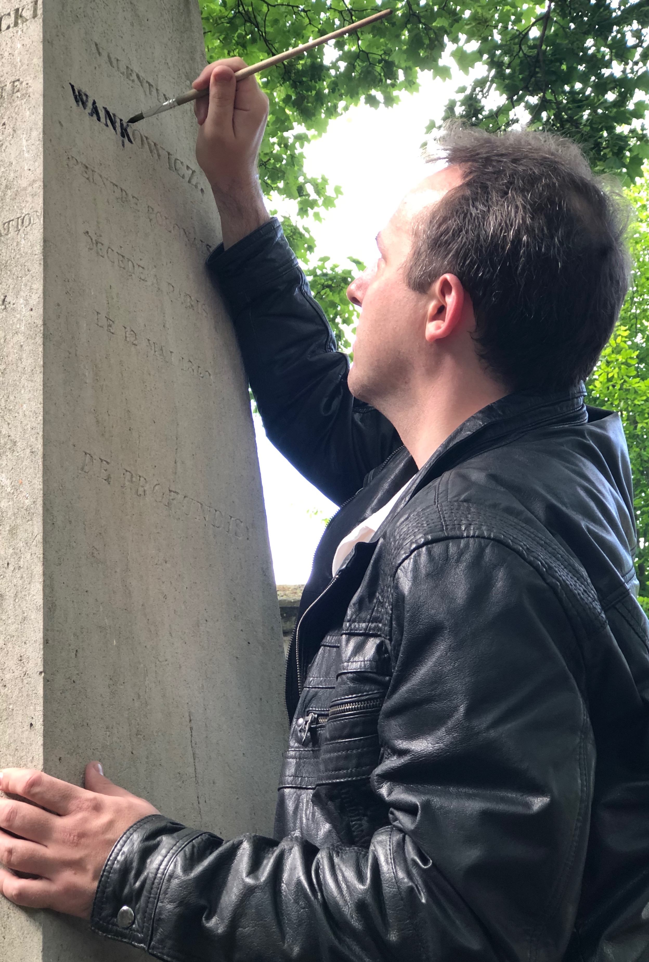 В Париже перед Радуницей благоустроили могилу Валентина Ваньковича В Париже перед Радуницей благоустроили могилу Валентина Ваньковича